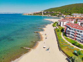 Гостиница Privillege Fort Noks Beach Apartments  Бургас